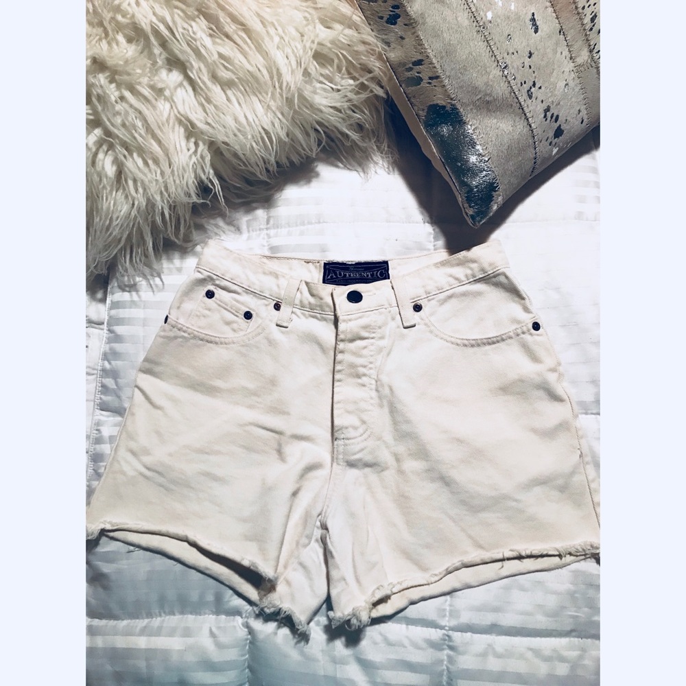 ⚡️ White Vintage Denim Shorts ⚡️